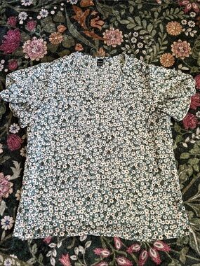 SHEIN Floral Daisy Print V-Neck Blouse